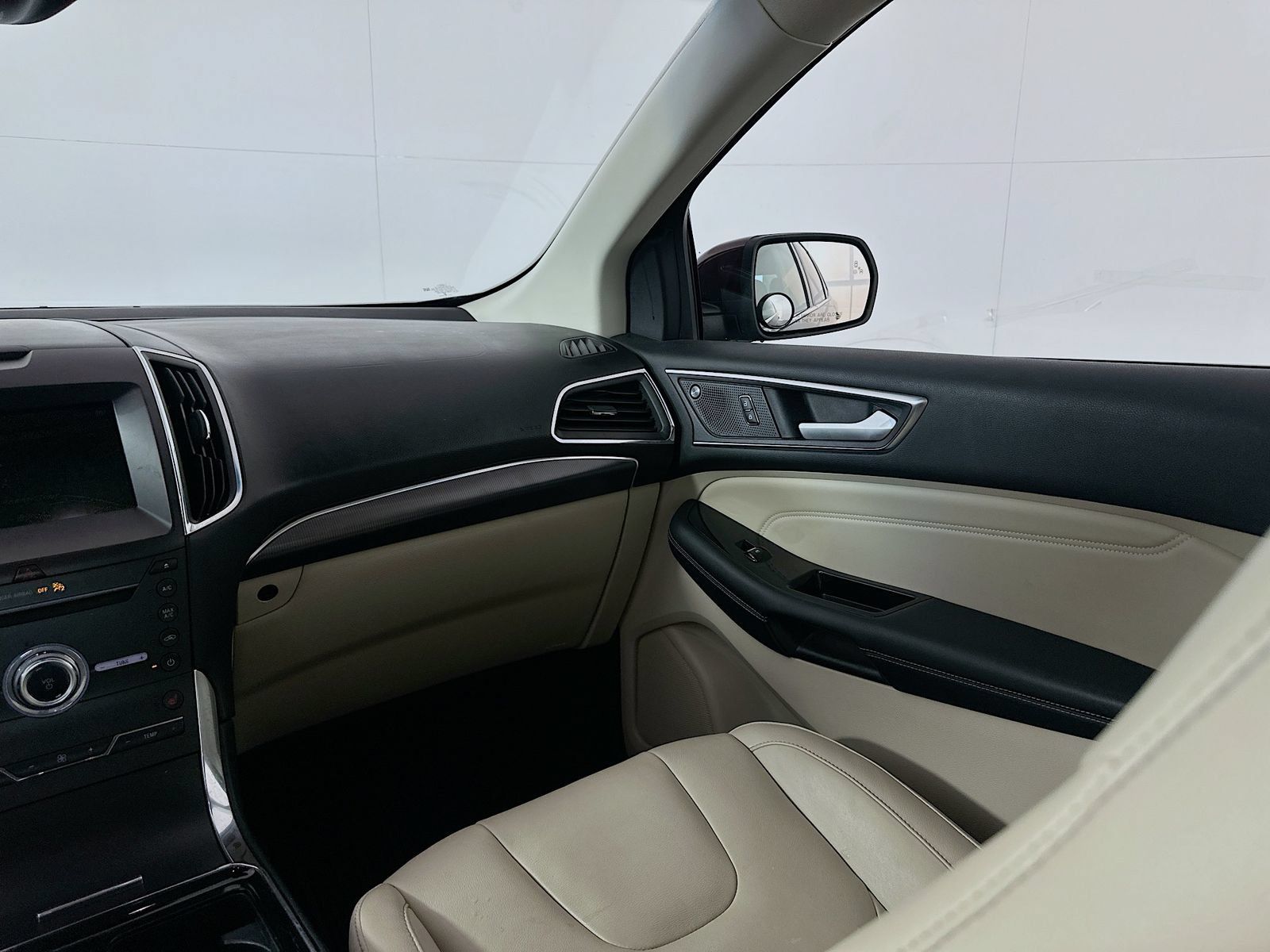 Used 2019 Ford Edge Titanium w/ Cold Weather Package AWD/4WD image 23