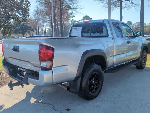 Certified 2022 Toyota Tacoma SR image 10