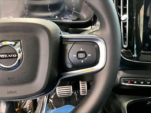 Certified 2022 Volvo XC40 T4 R-Design w/ Advanced Package image 23