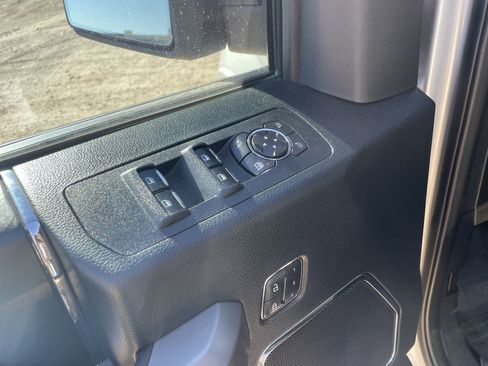 Used 2019 Ford F150 Platinum w/ Equipment Group 701A Luxury AWD/4WD image 13