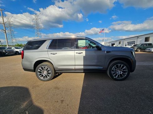 New 2026 GMC Yukon Denali w/ Denali Reserve Package AWD/4WD image 7