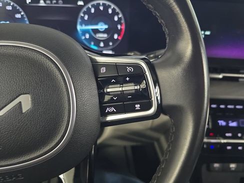 Certified 2023 Kia Carnival SX FWD image 18