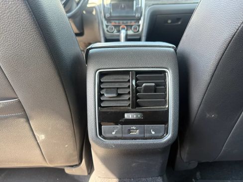 Used 2017 Volkswagen Passat 1.8T SE FWD image 12