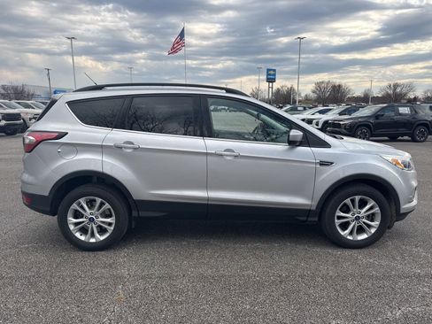 Used 2018 Ford Escape SE image 9