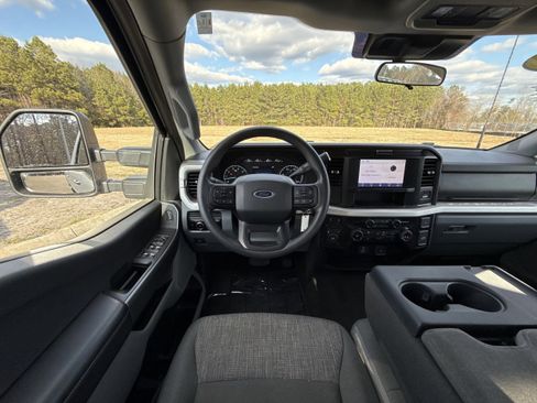 Used 2025 Ford F250 XLT image 14