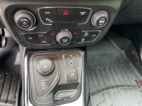 Used 2018 Jeep Compass Limited w/ Safe & Security Group AWD/4WD image 16