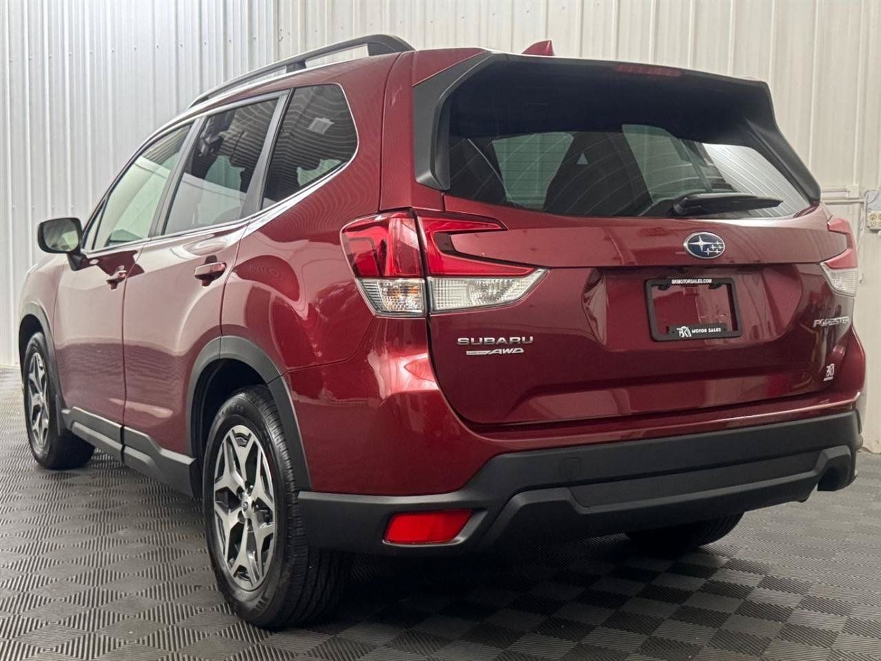 Used 2020 Subaru Forester Premium AWD/4WD image 3