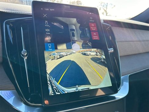 New 2026 Volvo XC90 B6 Plus w/ Protection Package Premier image 17