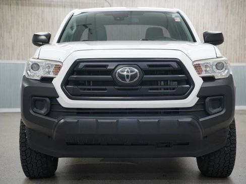 Used 2018 Toyota Tacoma SR image 3