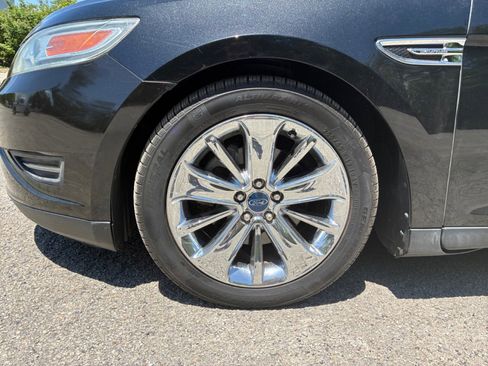 Used 2010 Ford Taurus Limited FWD image 22