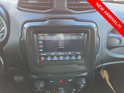 Used 2020 Jeep Renegade Altitude FWD image 13