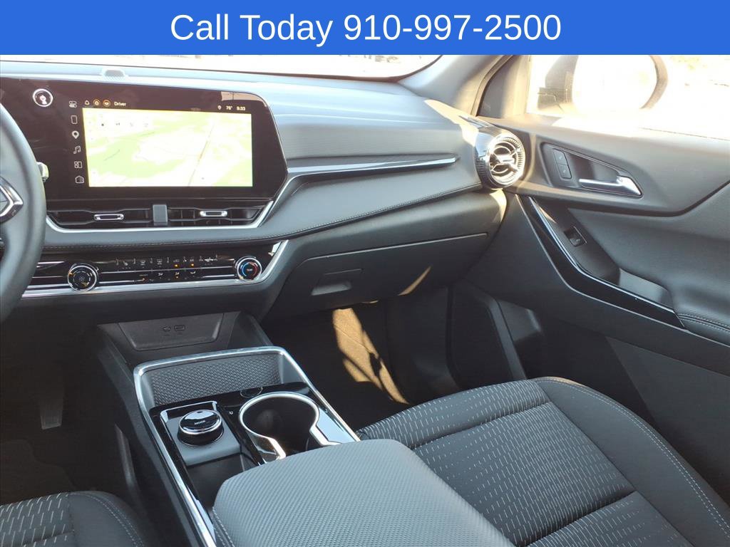Used 2026 Chevrolet Equinox LT FWD image 25