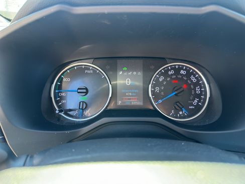 Used 2021 Toyota RAV4 LE AWD/4WD image 17