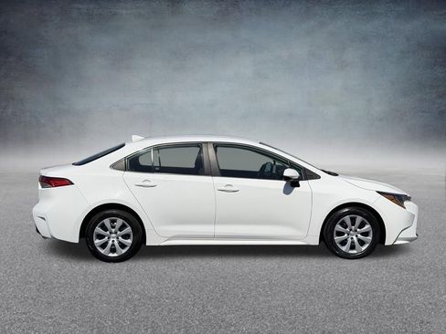 Used 2024 Toyota Corolla LE FWD image 2