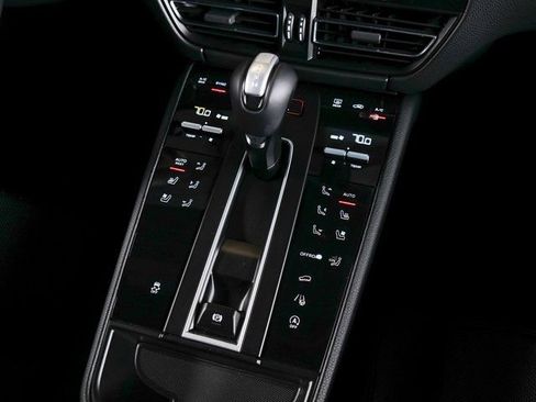 Certified 2026 Porsche Macan AWD/4WD image 16