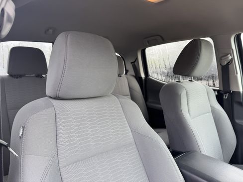 Certified 2018 Toyota Tacoma SR5 AWD/4WD image 20