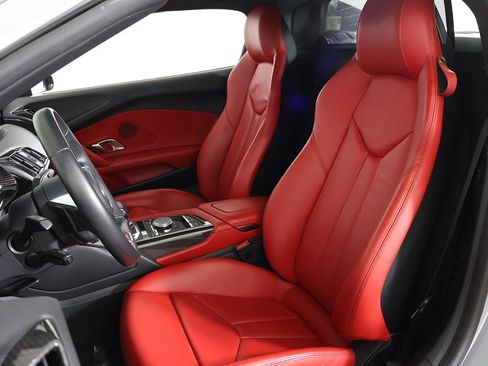 Used 2018 Audi R8 V10 w/ Carbon Exterior Package image 27