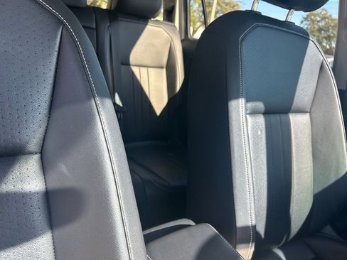 Used 2022 Volkswagen Tiguan SE image 37