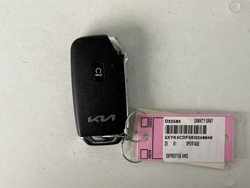 Used 2025 Kia Sportage SX AWD/4WD image 23