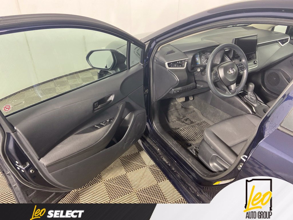 Used 2025 Toyota Corolla LE FWD image 10