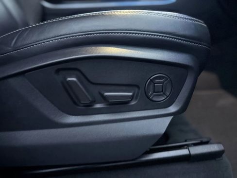 Used 2019 Audi Q8 Premium Plus w/ Premium Plus image 24