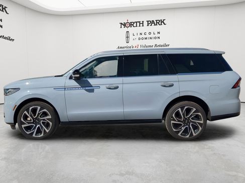 New 2026 Lincoln Navigator Reserve AWD/4WD image 6