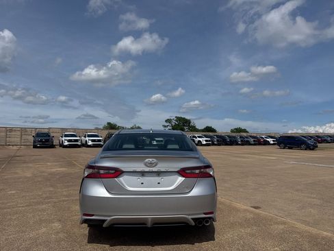 Used 2022 Toyota Camry SE FWD image 18