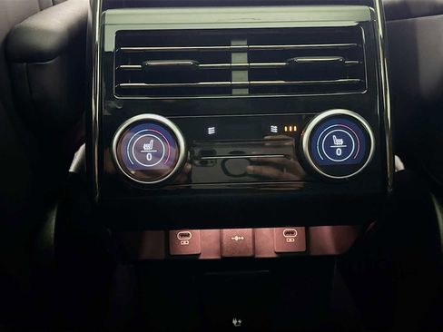 Used 2025 Land Rover Range Rover Sport SE image 25