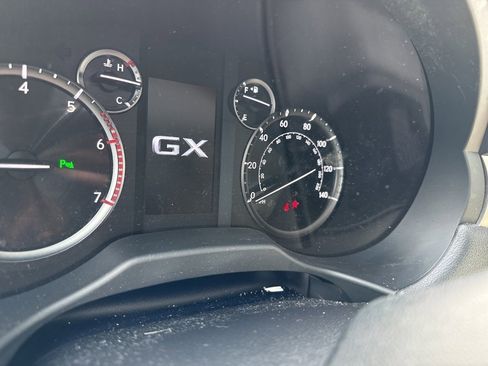 Used 2022 Lexus GX 460 Premium w/ Accessory Package image 17