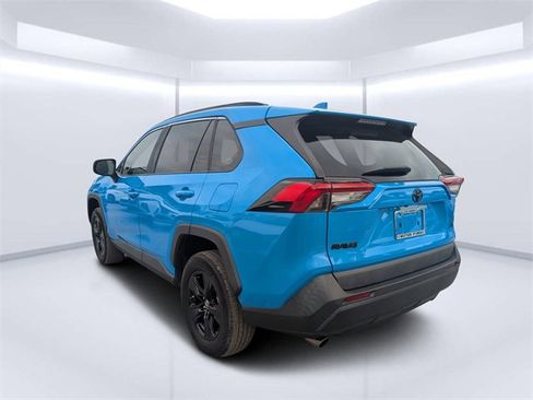 Used 2021 Toyota RAV4 LE image 5