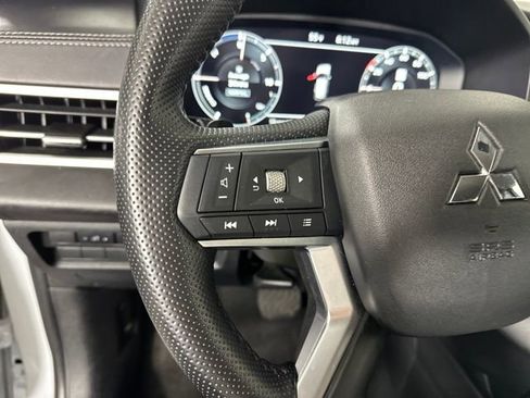 Used 2024 Mitsubishi Outlander SE image 15