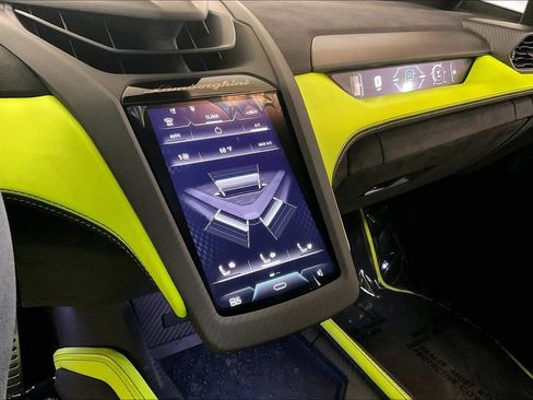 Used 2025 Lamborghini Revuelto image 27