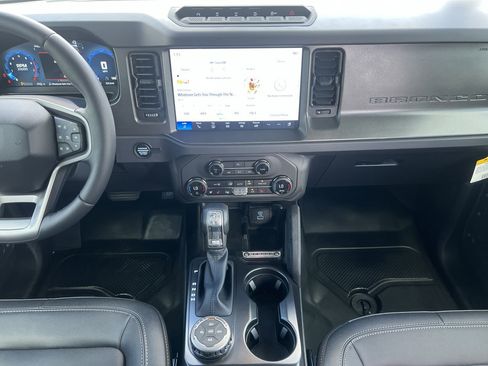 New 2025 Ford Bronco Badlands image 14