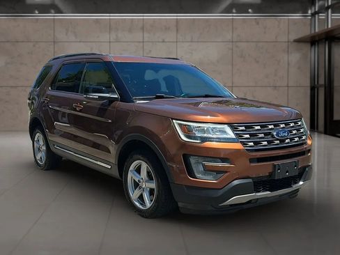 Used 2017 Ford Explorer XLT AWD/4WD image 5