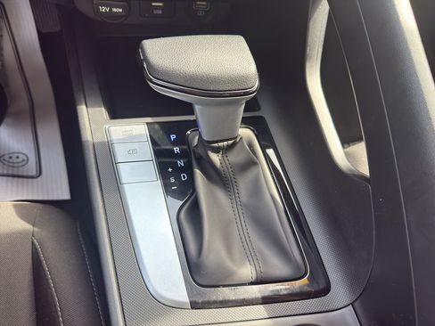 Used 2023 Hyundai Elantra SEL image 25