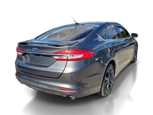 Used 2018 Ford Fusion SE w/ Equipment Group 601A image 3