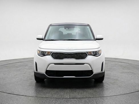 Used 2025 Kia Soul LX w/ LX Technology Package FWD image 2