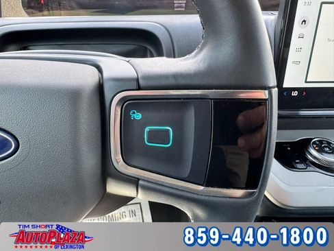 Used 2025 Ford Expedition Active AWD/4WD image 17