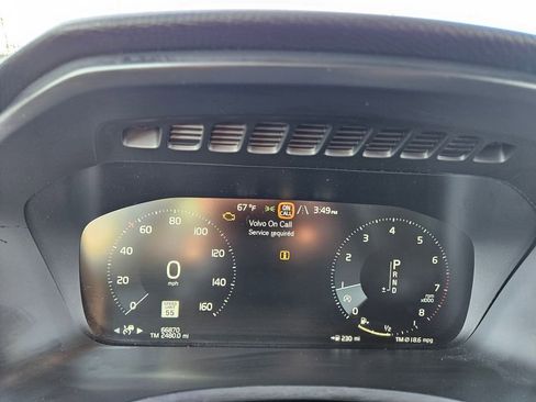 Used 2017 Volvo XC90 T6 Momentum w/ Vision Package image 9