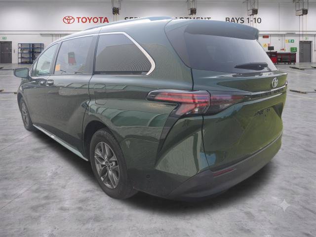 Used 2025 Toyota Sienna XLE FWD image 4