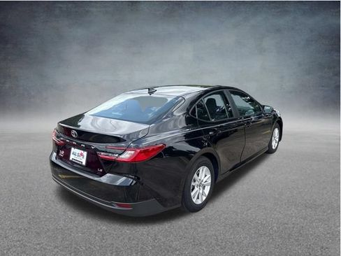 Used 2025 Toyota Camry LE w/ Convenience Package FWD image 10