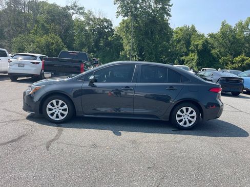 Used 2025 Toyota Corolla LE FWD image 2