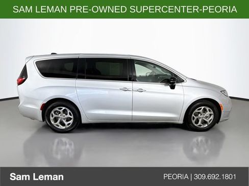 Used 2024 Chrysler Pacifica Limited w/ Trailer Tow Group FWD image 8