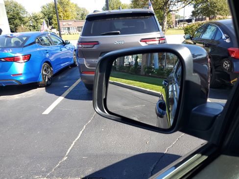 Used 2013 Jeep Grand Cherokee Laredo image 12