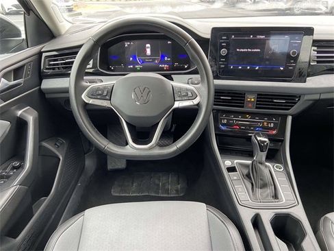 Used 2025 Volkswagen Jetta SE image 8