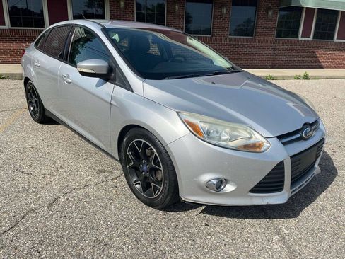 Used 2014 Ford Focus SE w/ Equipment Group 201A FWD image 2
