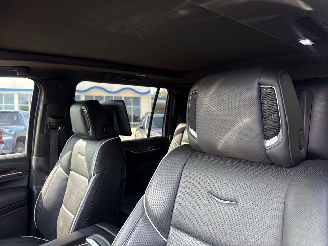 Used 2024 Cadillac Escalade ESV Premium Luxury RWD image 11