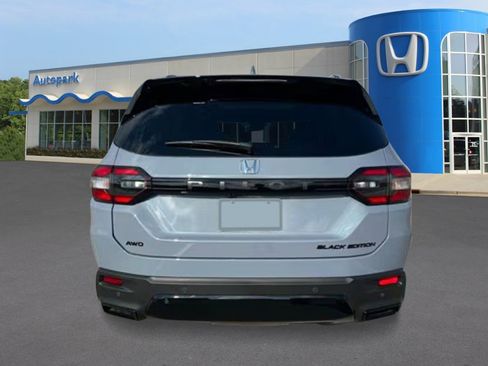New 2026 Honda Pilot Black Edition image 4