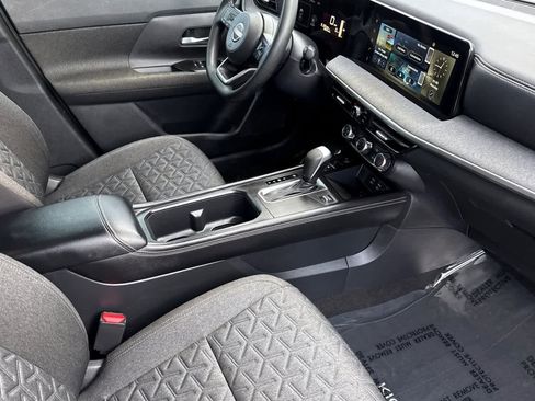 Used 2025 Nissan Kicks SV image 16