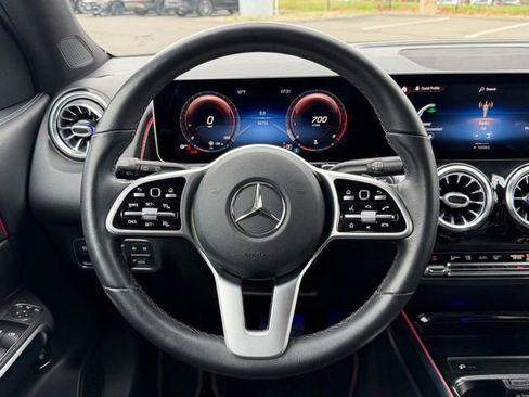 Used 2021 Mercedes-Benz GLB 250 4MATIC image 12